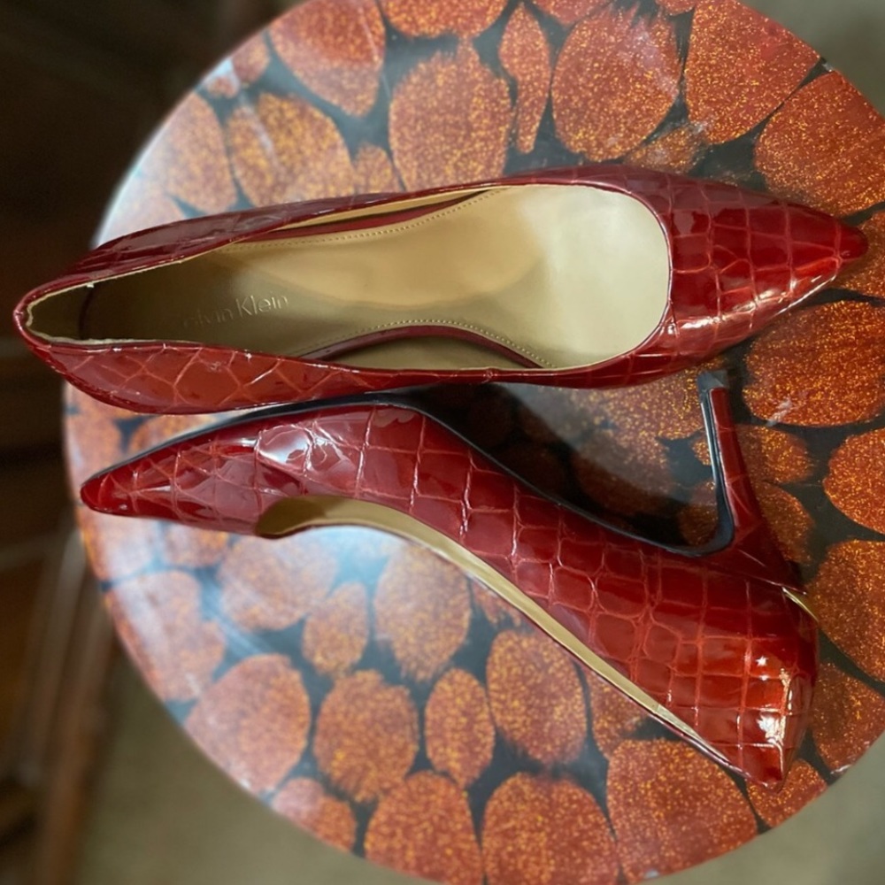 Calvin Klein Gayle Red Croc Embossed Pointy Toe Dress Pumps size 9.5M